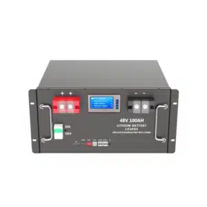 Balder Power 48V (51.2V) 100Ah LiFePO4バッテリーの正面図。太陽光発電システムにおける鉛蓄電池の代替として最適です。.