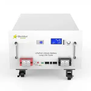 51.2V 280Ah バッテリーモジュールのフロントパネルにある Balder Power のロゴと LiFePO4 ラベルのクローズアップ