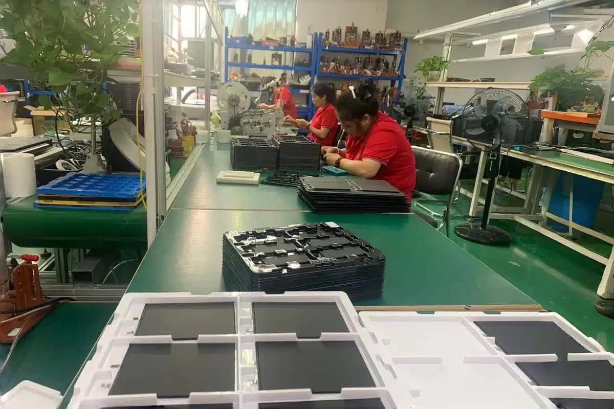 Final inspection before packing for lithium battery packs in OEM and wholesale shipments