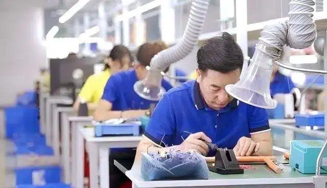 Professionelle Schweiß- und Montagearbeiten