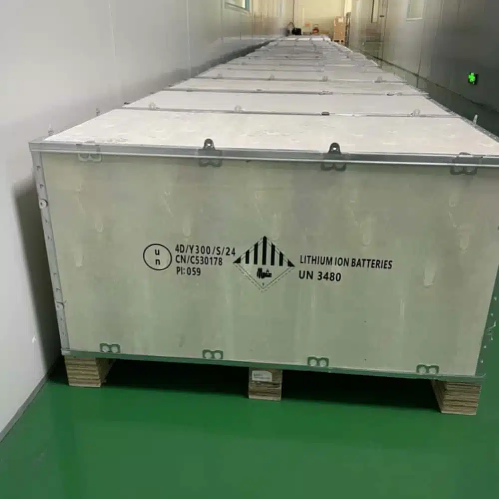 Emballage en caisse de bois pour batterie lithium-ion conforme à la norme UN38.3 et certifié MSDS pour le transport de marchandises dangereuses de classe 9.webp